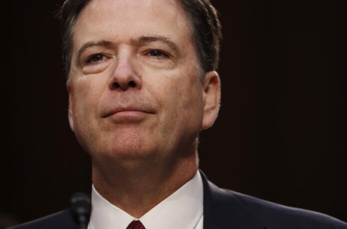 Fotografía de archivo del exdirector del FBI James Comey. EPA/SHAWN THEW
