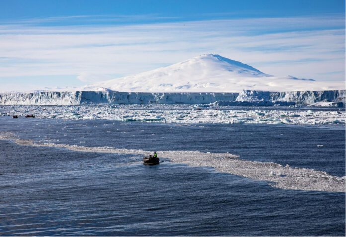 Los icebergs flotan en el mar de la Antártida Occidental.Fotografía facilitada por Wanru Zhang.
