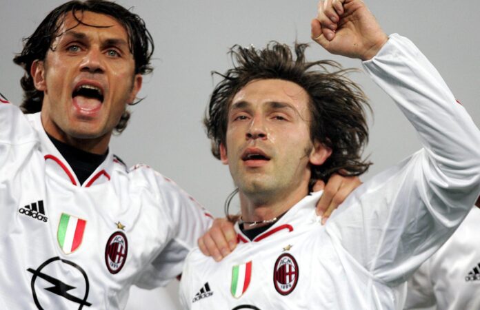 El rechazo de Andrea Pirlo (D) como nuevo seleccionador italiano por su trabajo para una empresa de apuestas rusa ha agitado este lunes a la Federación Italiana de Fútbol (FIGC) e irritado a su director técnico, Paolo Maldini (I). Ambos celebran un gol en una foto de archivo. EFE/Ferrari/Archivo
