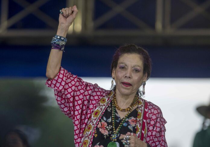 Fotografía de archivo en la que se captó a la copresidenta de Nicaragua, Rosario Murillo, durante un acto público, en Managua (Nicaragua). EFE/Stringer

