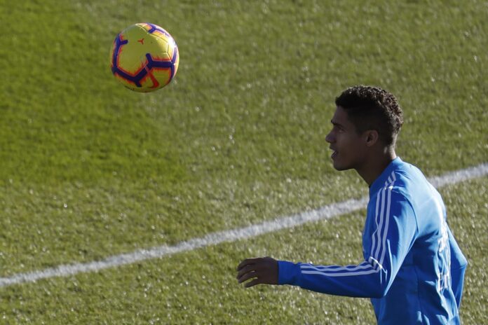 Fotografía del pasado 31 de diciembre de 2018, en la que puede verse a Raphael Varane cuando era futbolista del Real Madrid. EFE/Javier Lizón
