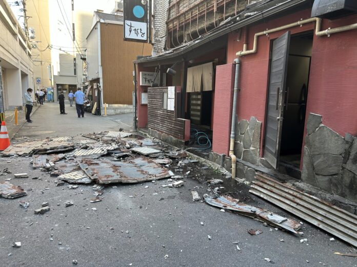 La pared exterior de un restaurante que se derrumbó tras el terremoto en la ciudad de Kumamoto, en el suroeste de Japón EFE/EPA/JIJI PRESS JAPAN OUT EDITORIAL USE ONLY/
