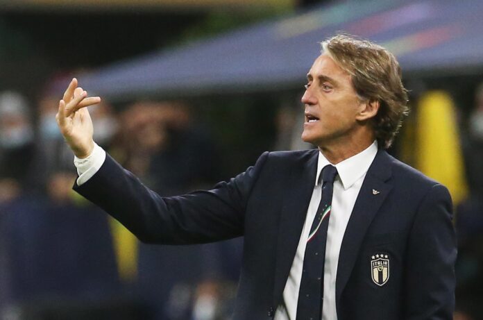 Fotografía de archivo del 6 de octubre de 2021, en la que puede verse al técnico italiano Roberto Mancini cuando estaba al frente de la selección de su país. EFE/MATTEO BAZZI
