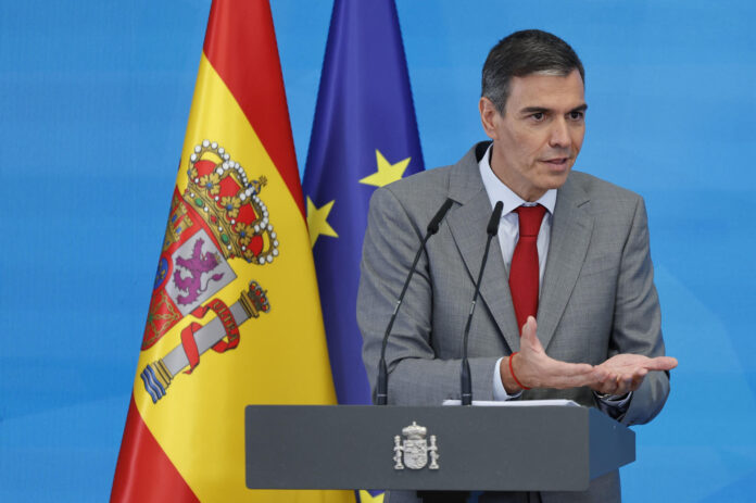 El presidente del Gobierno, Pedro Sánchez, hace balance este martes de un difícil curso político marcado por diversas causas judiciales que afectan al PSOE o a su entorno familiar y por la falta de acuerdos que han impedido aprobar el decreto previsto sobre vivienda y alejan la posibilidad de unos nuevos presupuestos. EFE/ Mariscal
