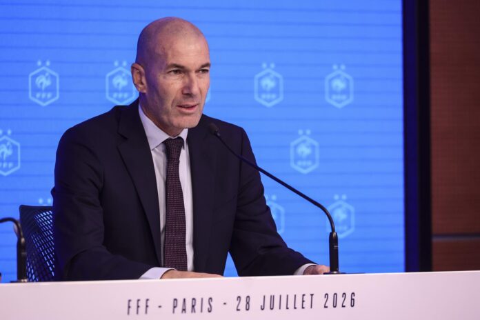 Zinedine Zidane durante su presentación este martes como nuevo seleccionador de fútbol de Francia. EFE/EPA/TERESA SUAREZ
