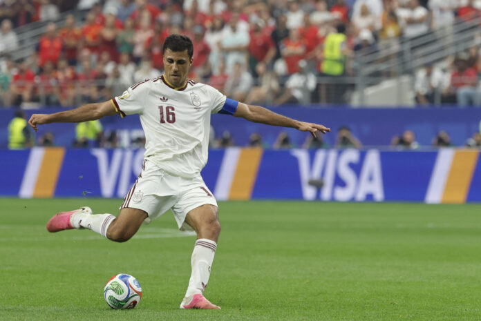 - Rodri Hernández durante un partido con España del Mundial 2026. EFE/ Mariscal

