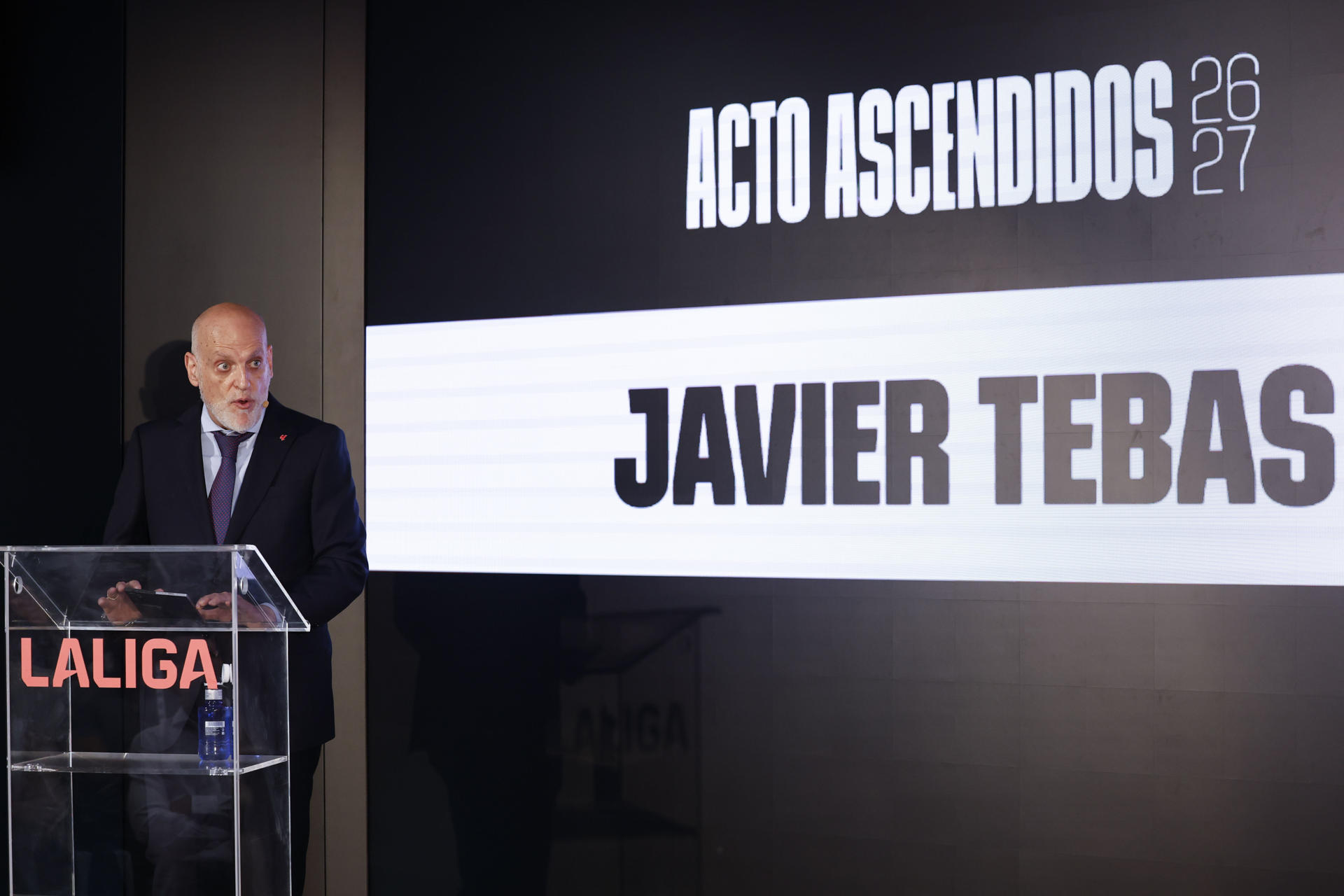 El presidente de Laliga Javier Tebas, durante el acto institucional de bienvenida a los clubes ascendidos en primera y segunda para la temporada 2026/27, este martes en Madrid.-EFE/ Chema Moya
