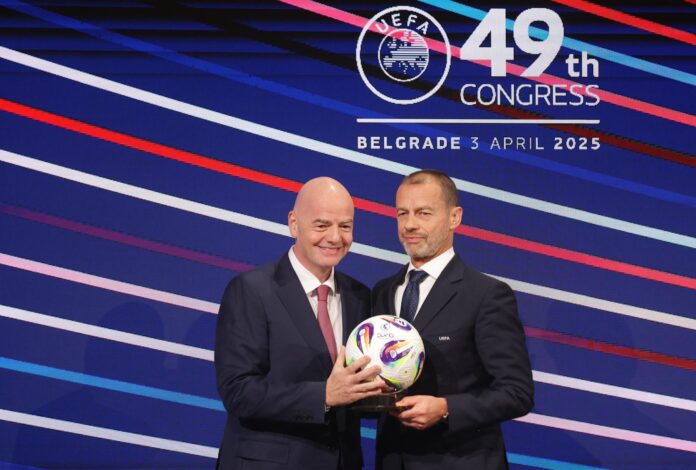 Los presidentes de la FIFA Gianni Infantino (iz) y de la UEFA Aleksander Ceferin (R) posan durante el Congreso de la UEFA 2025 en Belgrado. EFE/EPA/ANDREJ CUKIC
