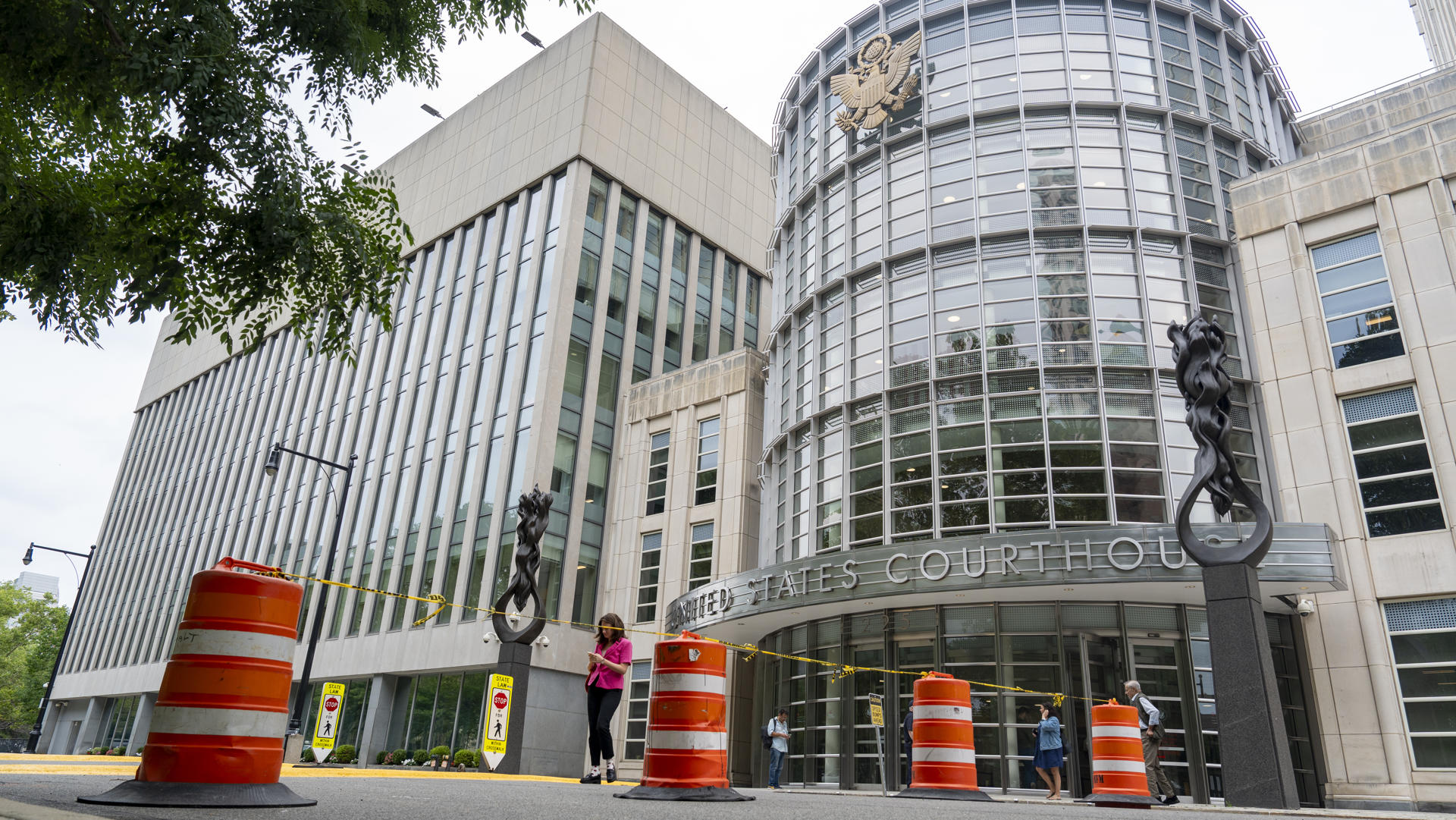 Fotografía que muestra la fachada de la corte de Brooklyn en la que el capo mexicano Vicente Carrillo Fuentes, 'El Viceroy', enfrenta una nueva audiencia este martes en Nueva York (EE.UU.). EFE/Angel Colmenares
