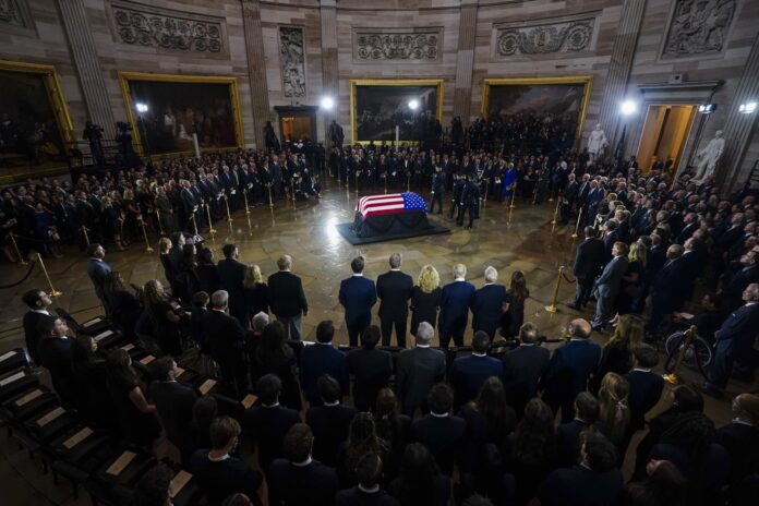 Homenaje al fallecido senador estadounidense Lindsey Graham en el Capitolio en Washington (EE.UU.). EFE/EPA/NATHAN HOWARD / POOL
