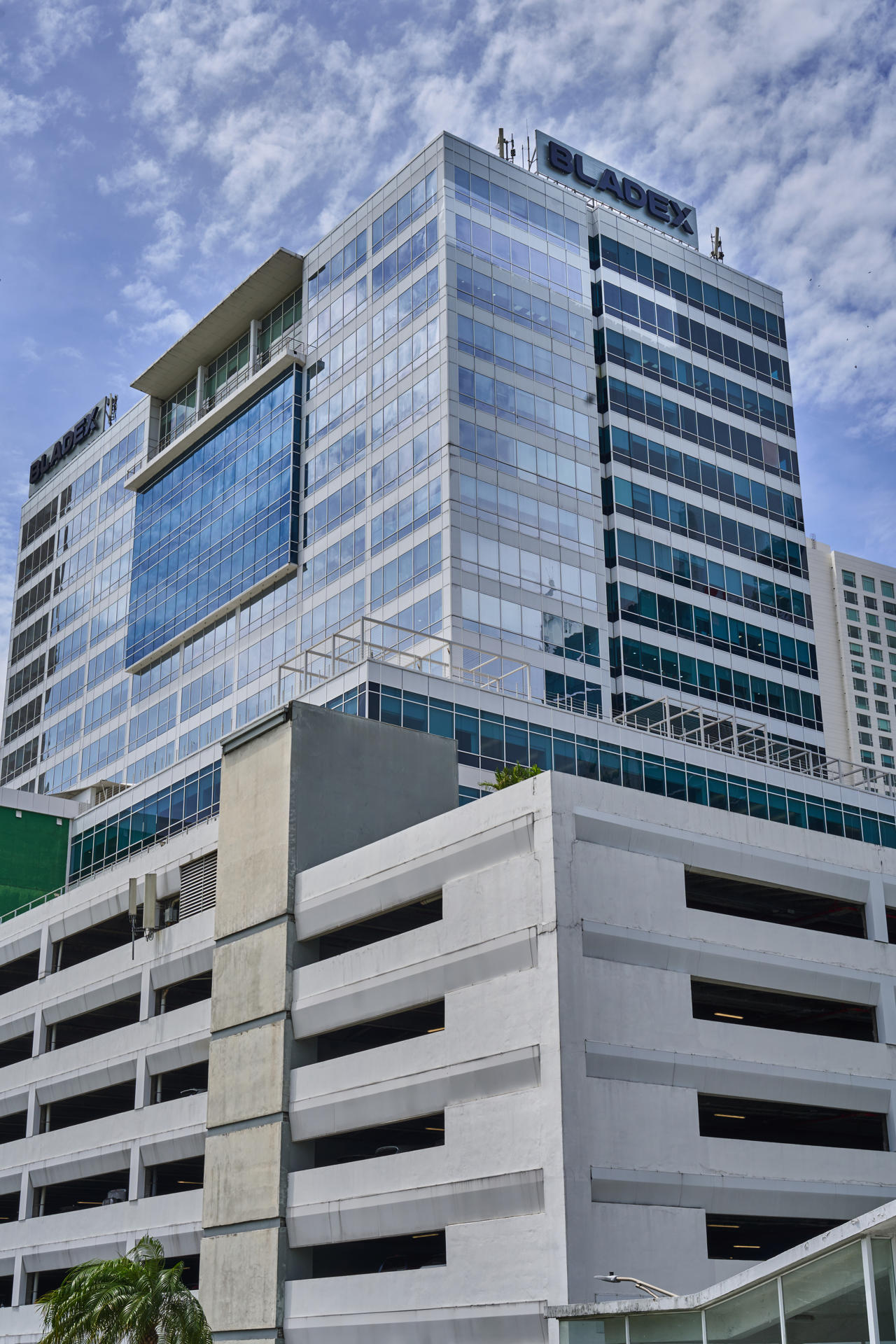 Fotografía cedida por Bladex que muestra la fachada de la Torre V de Bladex (Banco Latinoamericano de Comercio Exterior) en Ciudad de Panamá (Panamá). EFE/ Bladex
