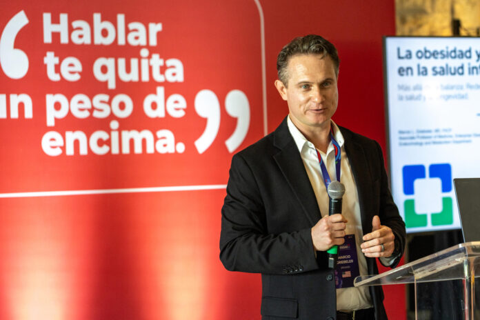 Fotografía del director del Centro de Obesidad de Cleveland Clinic, Marcio Griebeler, hablando en una conferencia en Punta Cana (República Dominicana). EFE/ Erika Santelices
