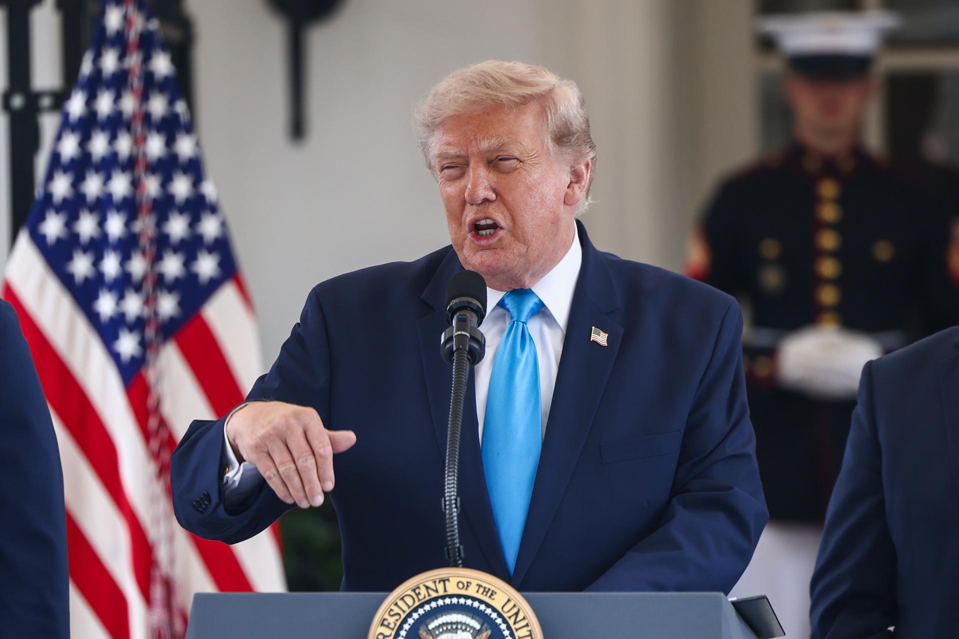 Trump lanza programa 'Freedom Haulers' para sustituir a camioneros indocumentados por veteranos militares
