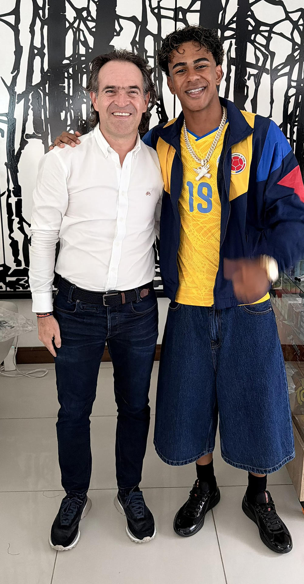 Lamine Yamal y Ryan Castro en la Comuna 13