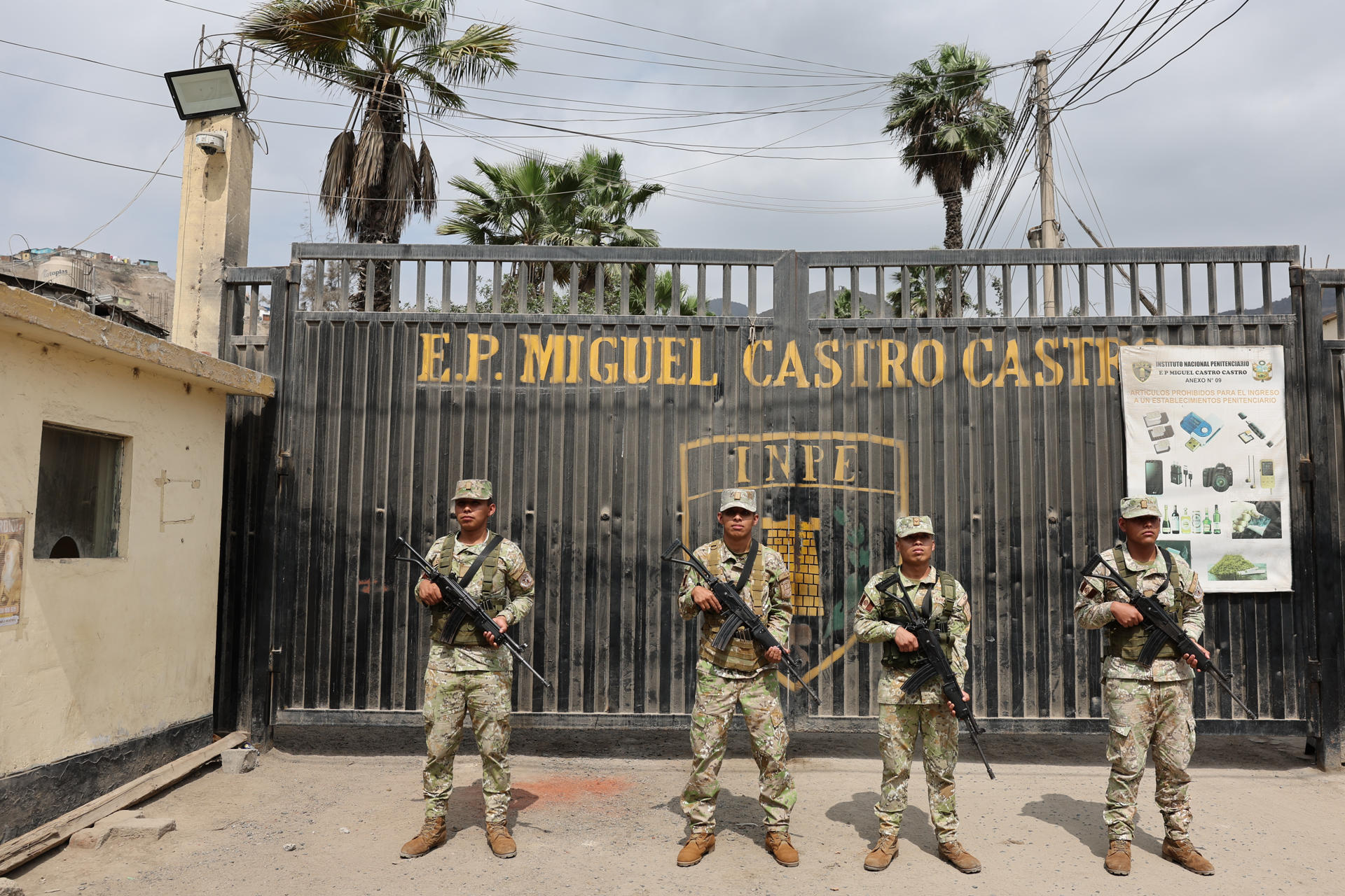 Fujimori da primer paso para reformar las cárceles de Perú al desplegar cercos militares - HolaNews