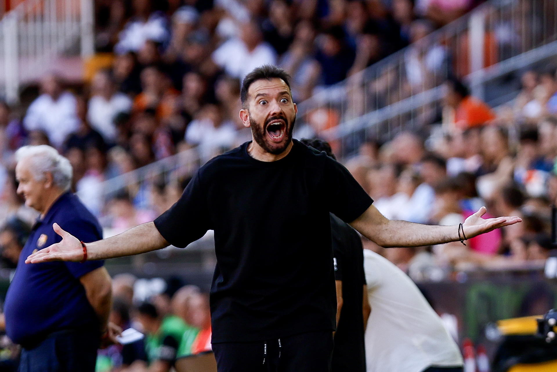 Carlos Corberan addressing the Rodri Valencia controversy in a press conference