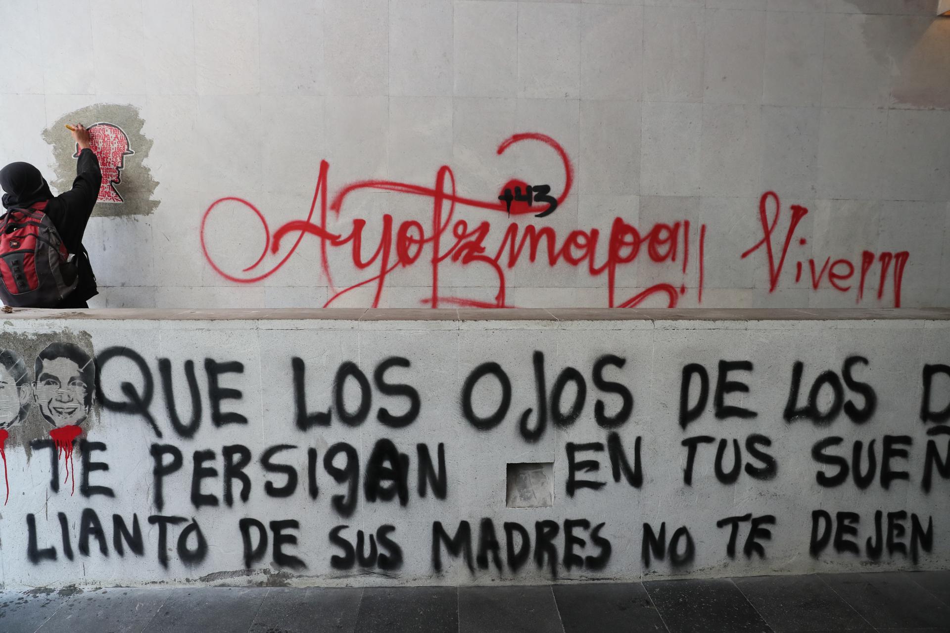Piden que los 4,21 millones de dólares por armas ilegales reparen a víctimas de Ayotzinapa