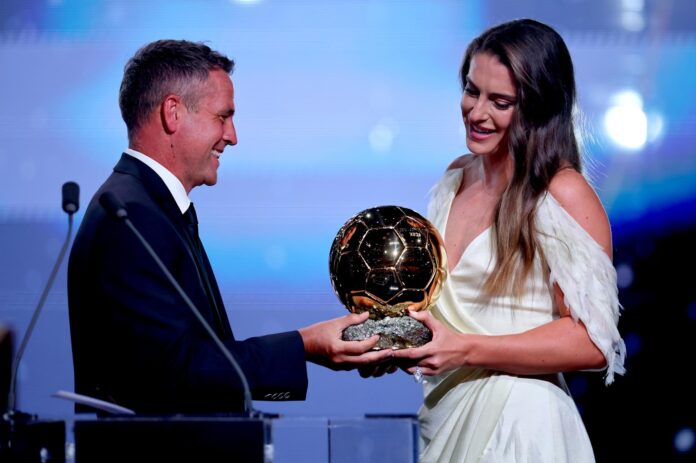 La española Alexia Putellas, jugadora del London City Lionesses, conquistó este lunes su tercer Balón de Oro. e el London Palladium Theatre, Gran Bretaña, Londres. EFE/EPA/TOLGA AKMEN