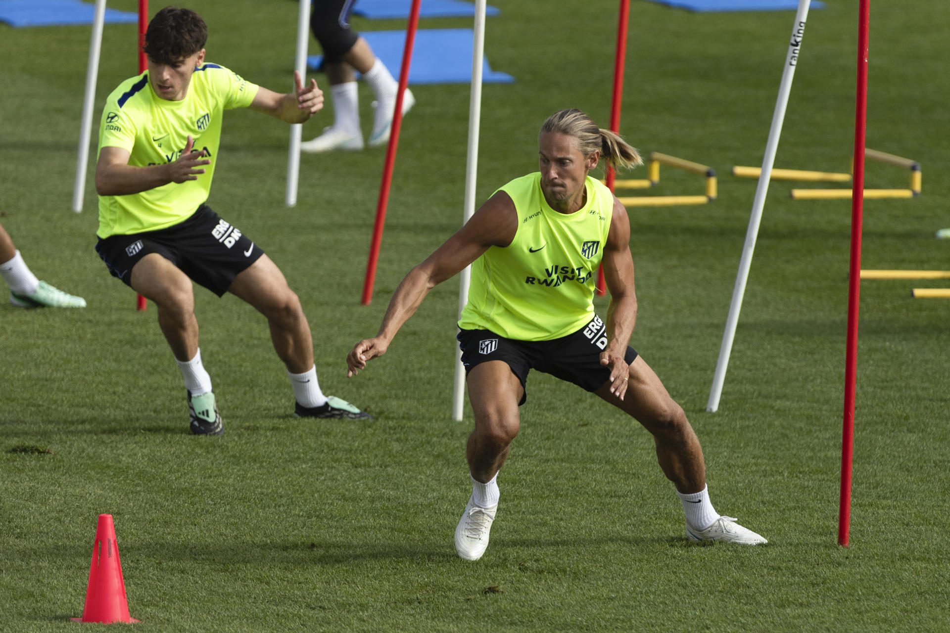 Image accompanying El Atlético, Julián Alvarez y el aliciente del liderato contra un peligroso Levante, from HolaNews